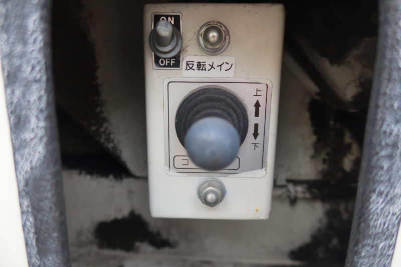 プレス式パッカー車 新明和製8.2立米 積載1600kg|中古トラックの販売・買取・査定のアイナビ