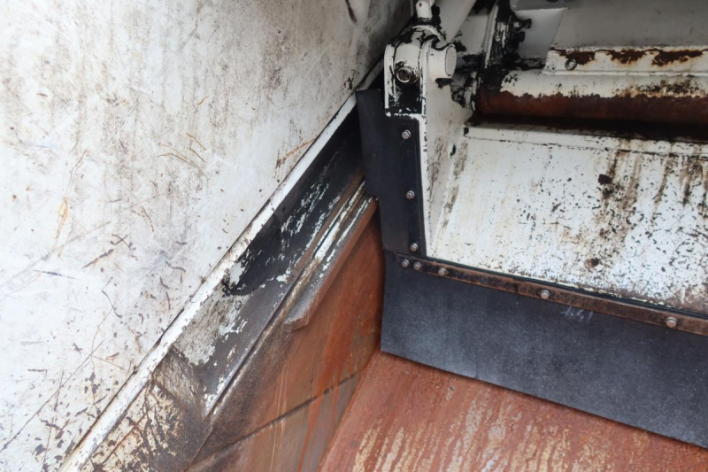 プレス式パッカー車 新明和製8.2立米 積載1600kg|中古トラックの販売・買取・査定のアイナビ