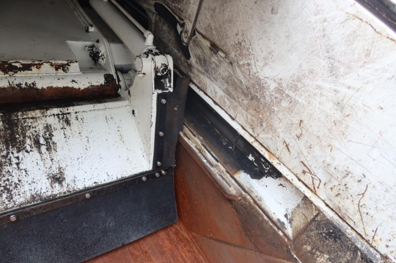 プレス式パッカー車 新明和製8.2立米 積載1600kg|中古トラックの販売・買取・査定のアイナビ