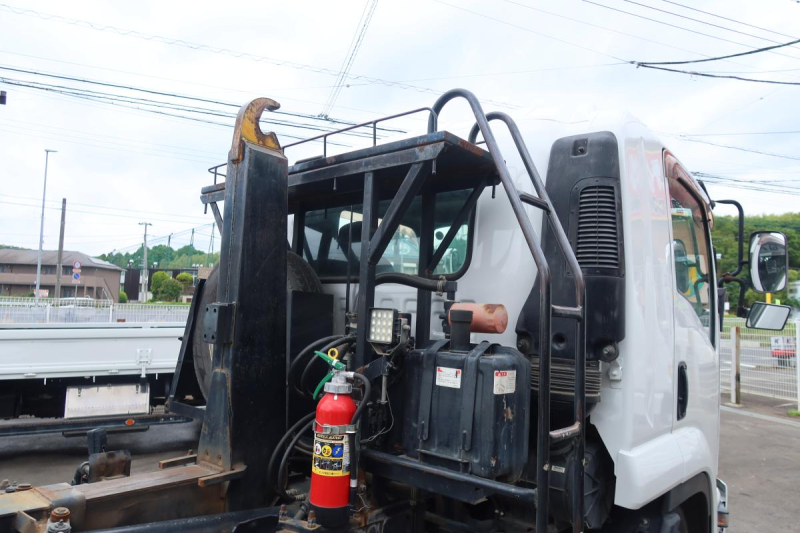 ベッド付 新明和製アームロール積載3750kg 240馬力|中古トラックの販売・買取・査定のアイナビ