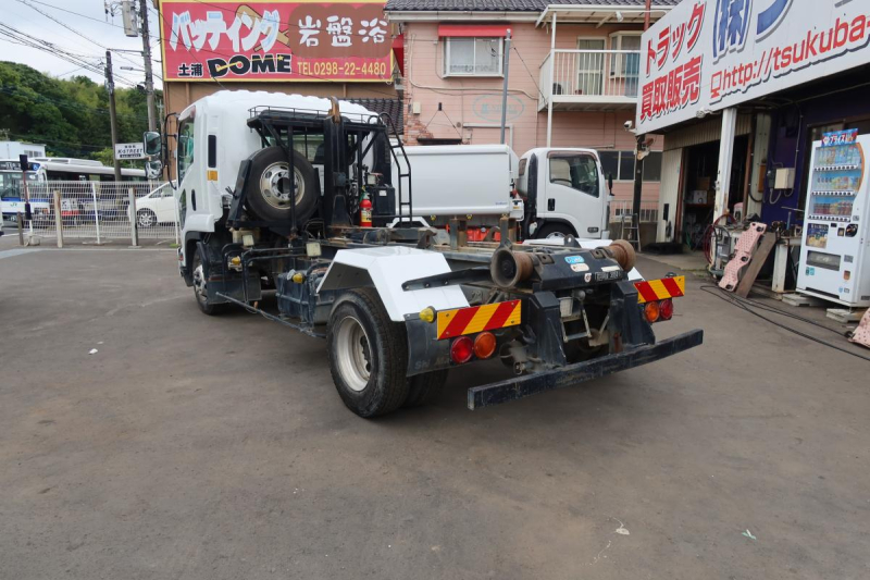 ベッド付 新明和製アームロール積載3750kg 240馬力|中古トラックの販売・買取・査定のアイナビ