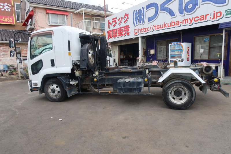 ベッド付 新明和製アームロール積載3750kg 240馬力|中古トラックの販売・買取・査定のアイナビ