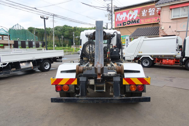 ベッド付 新明和製アームロール積載3750kg 240馬力|中古トラックの販売・買取・査定のアイナビ