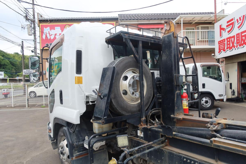 ベッド付 新明和製アームロール積載3750kg 240馬力|中古トラックの販売・買取・査定のアイナビ