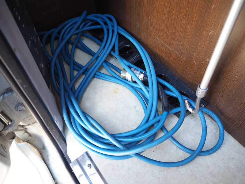 シビリアン10人乗りバスコンキャンピングカー自動スイング扉|中古トラックの販売・買取・査定のアイナビ