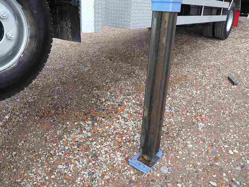 いすゞフォワード増トン中型4段セルフクレーンラジコン|中古トラックの販売・買取・査定のアイナビ