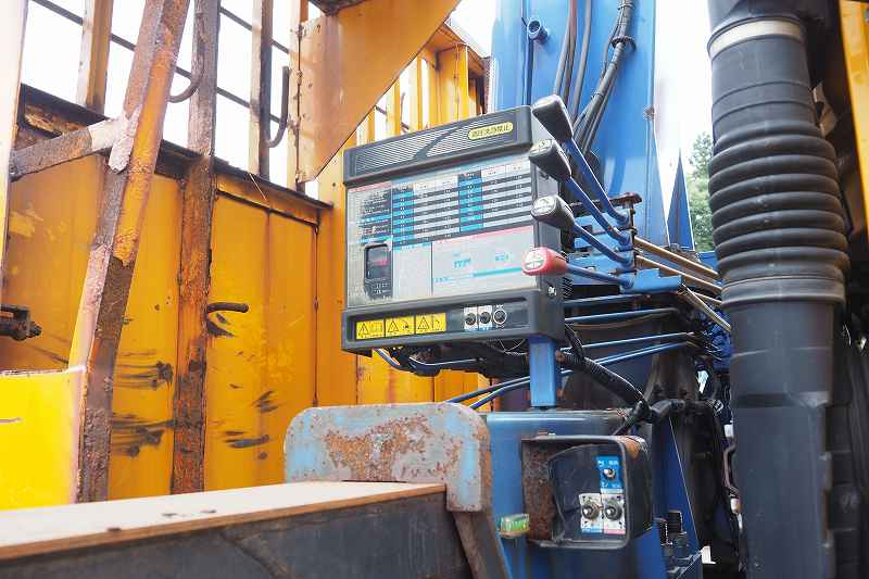 スーパーグレート3軸高床2デフ4段クレーンラジコンアルミ平|中古トラックの販売・買取・査定のアイナビ