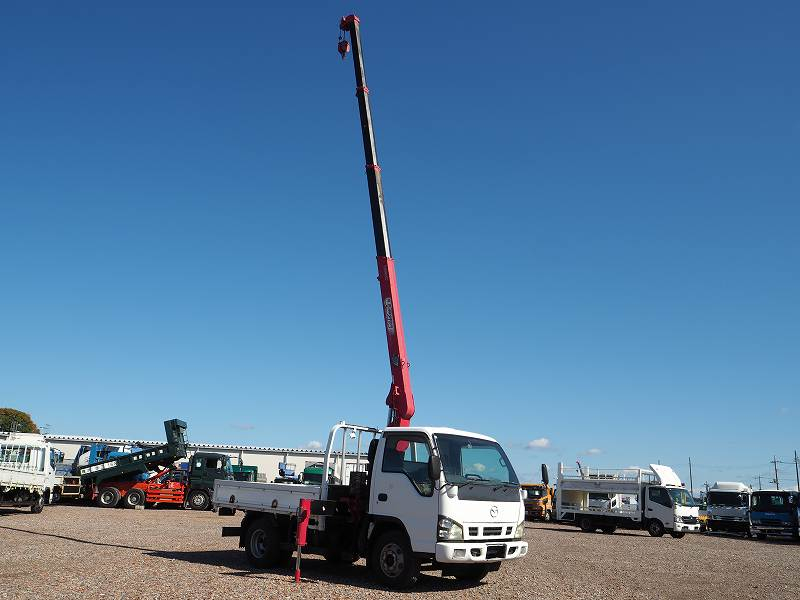 タイタン4段クレーン2.9t吊ラジコンワイド平ボディ積載3.5t|中古トラックの販売・買取・査定のアイナビ