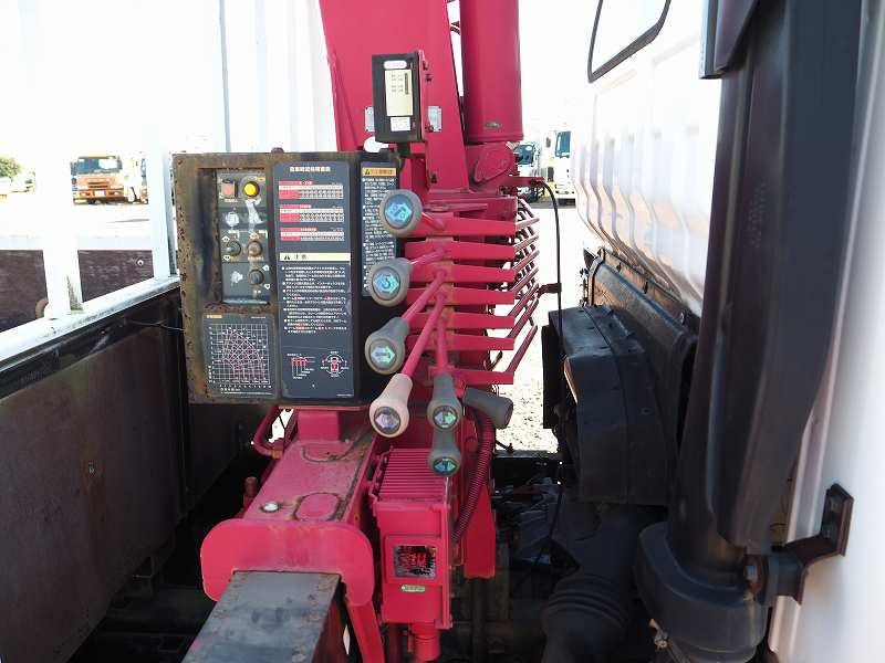 タイタン4段クレーン2.9t吊ラジコンワイド平ボディ積載3.5t|中古トラックの販売・買取・査定のアイナビ