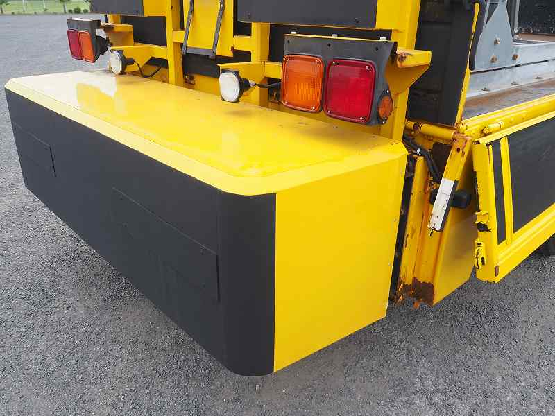 いすゞフォワード道路作業車標識車平ボディ|中古トラックの販売・買取・査定のアイナビ