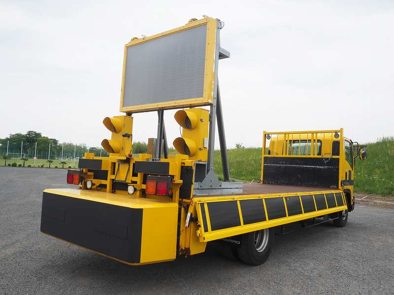 いすゞフォワード道路作業車標識車平ボディ|中古トラックの販売・買取・査定のアイナビ