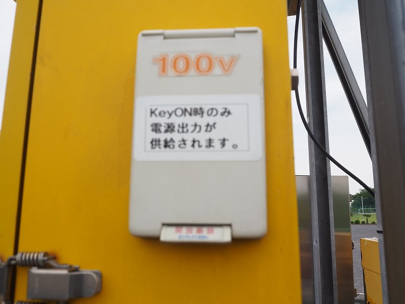 いすゞフォワード道路作業車標識車平ボディ|中古トラックの販売・買取・査定のアイナビ