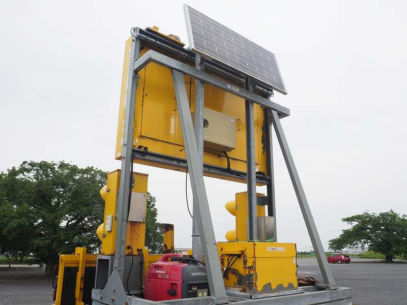 いすゞフォワード道路作業車標識車平ボディ|中古トラックの販売・買取・査定のアイナビ