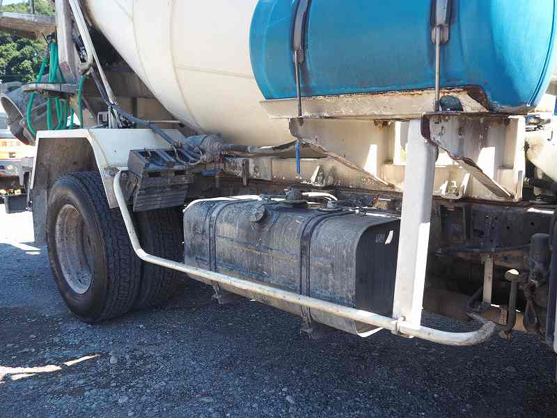 日野デュトロカヤバ製2.5立米生コンコンクリートミキサー車|中古トラックの販売・買取・査定のアイナビ