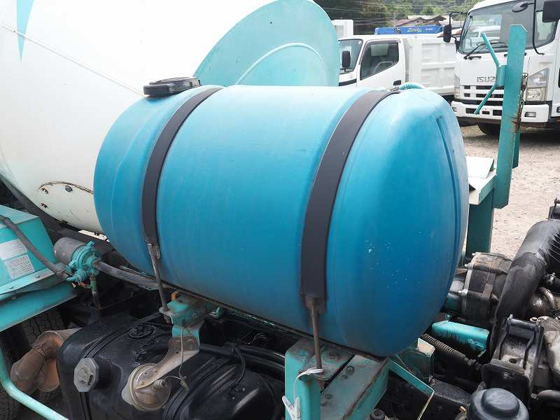 いすゞエルフカヤバ製生コンコンクリートミキサー車2.5立米|中古トラックの販売・買取・査定のアイナビ