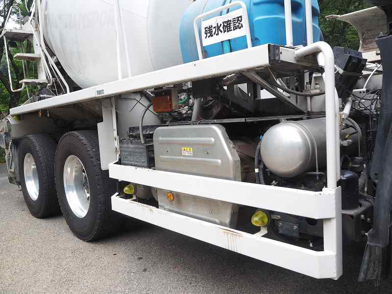 ギガ2デフ新明和8.7立米ミキサー車電動スランプガード|中古トラックの販売・買取・査定のアイナビ