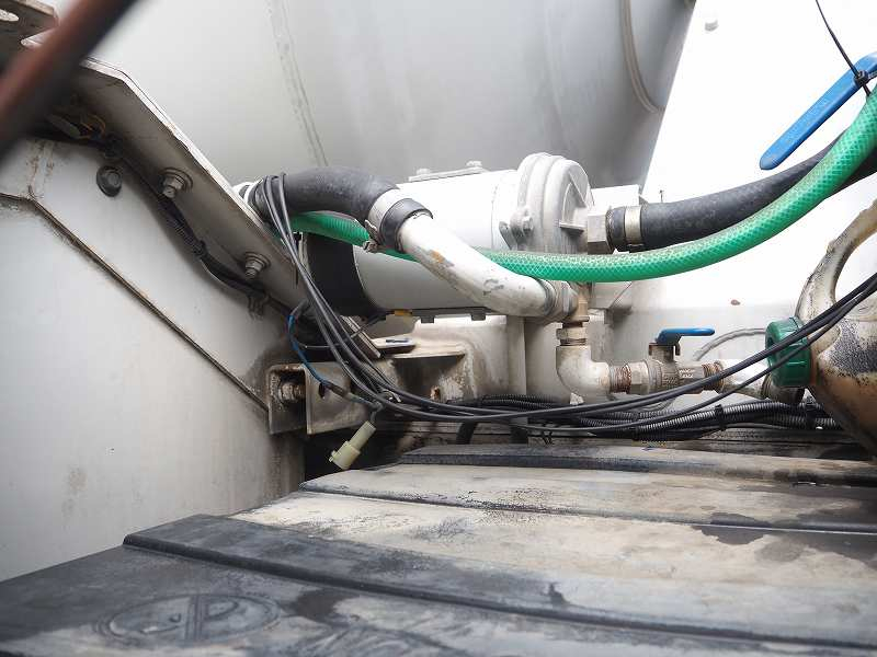 ギガ2デフ新明和8.7立米ミキサー車電動スランプガード|中古トラックの販売・買取・査定のアイナビ