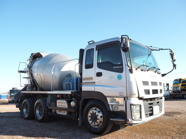 いすゞギガミキサー車2デフ新明和スランプガード|中古トラックの販売・買取・査定のアイナビ