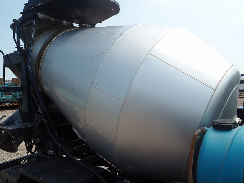 エルフカヤバコンクリートミキサー車電動スランプガード付|中古トラックの販売・買取・査定のアイナビ