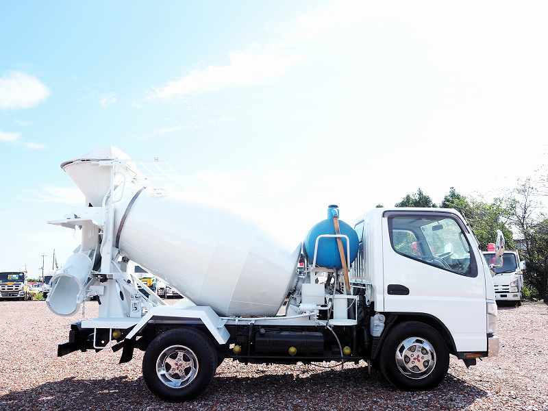 三菱ふそうキャンター極東製2.5立米生コンミキサー車|中古トラックの販売・買取・査定のアイナビ