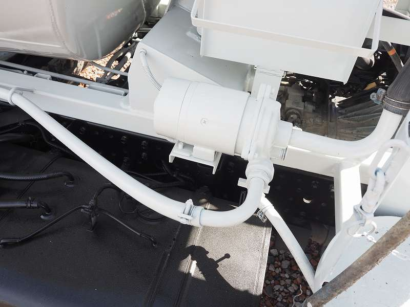 三菱ふそうキャンター極東製2.5立米生コンミキサー車|中古トラックの販売・買取・査定のアイナビ