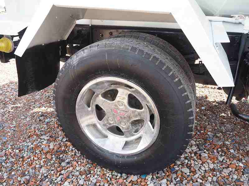 三菱ふそうキャンター極東製2.5立米生コンミキサー車|中古トラックの販売・買取・査定のアイナビ