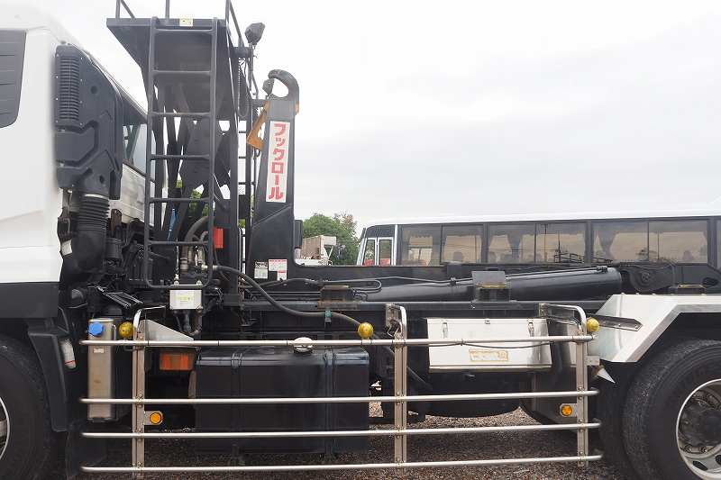 UDクオン2デフGVW22tアームロールツインホイスト410馬力|中古トラックの販売・買取・査定のアイナビ