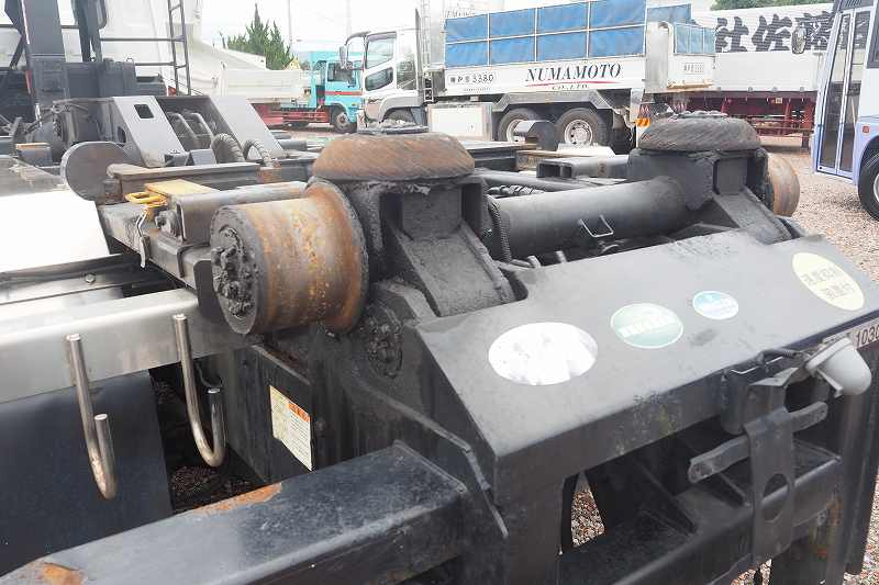 UDクオン2デフGVW22tアームロールツインホイスト410馬力|中古トラックの販売・買取・査定のアイナビ