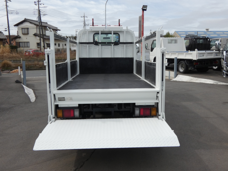 H23 2トン マニュアル 平ボディ 260212|中古トラックの販売・買取・査定のアイナビ