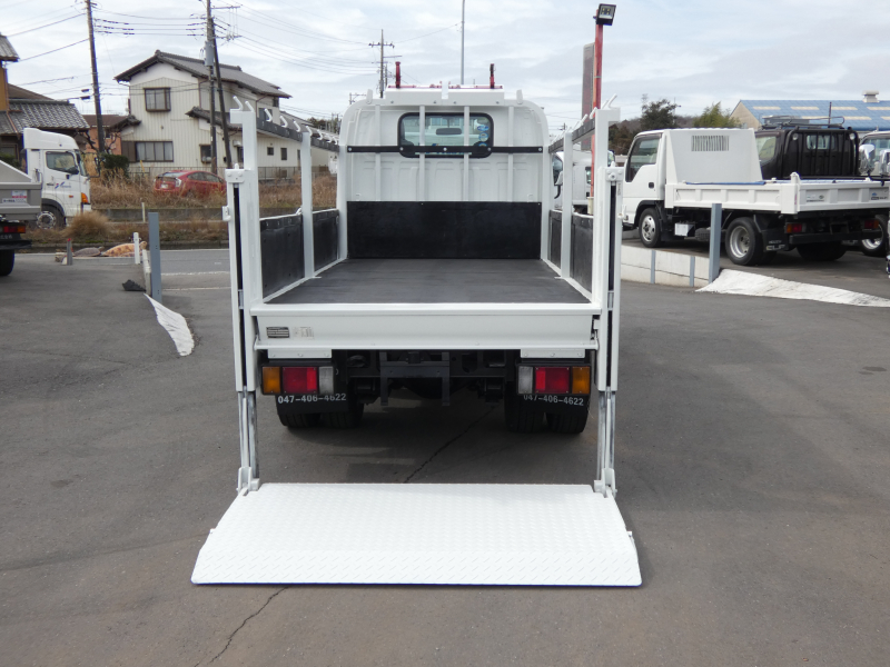H23 2トン マニュアル 平ボディ 260212|中古トラックの販売・買取・査定のアイナビ