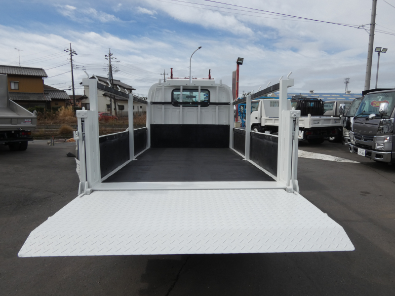 H23 2トン マニュアル 平ボディ 260212|中古トラックの販売・買取・査定のアイナビ