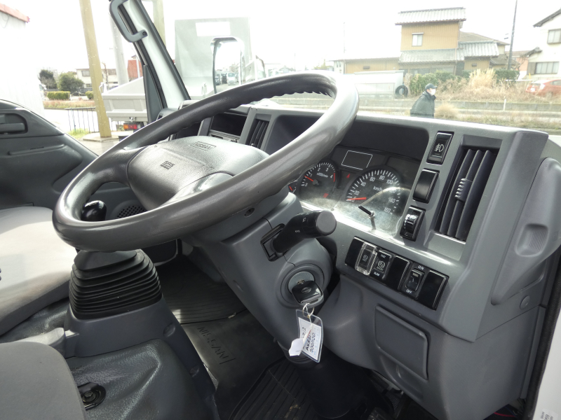 H23 2トン マニュアル 平ボディ 260212|中古トラックの販売・買取・査定のアイナビ