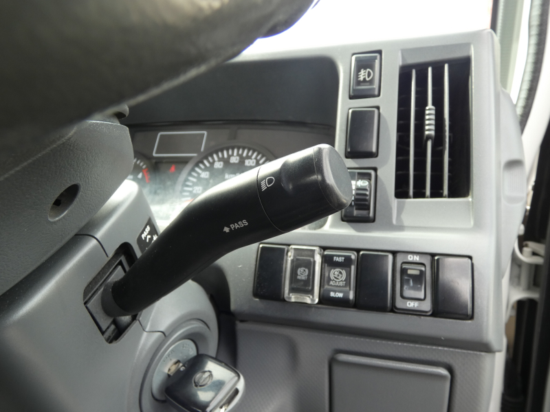 H23 2トン マニュアル 平ボディ 260212|中古トラックの販売・買取・査定のアイナビ