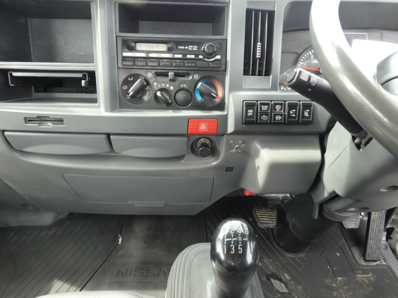 H23 2トン マニュアル 平ボディ 260212|中古トラックの販売・買取・査定のアイナビ