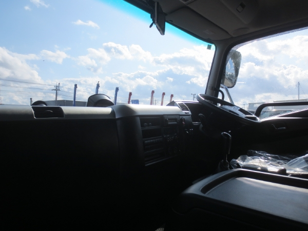 三菱ファイター冷蔵冷凍車ゲート付|中古トラックの販売・買取・査定のアイナビ