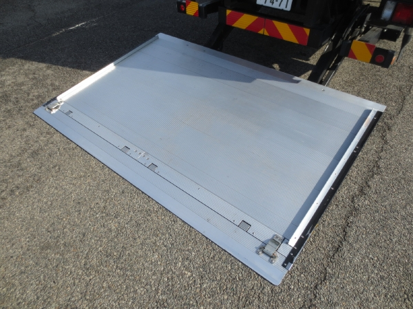 三菱ファイター冷蔵冷凍車ゲート付|中古トラックの販売・買取・査定のアイナビ