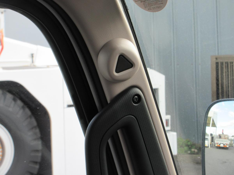 AT Wキャブ 平ボデー 積載2トン 6人乗り !!|中古トラックの販売・買取・査定のアイナビ