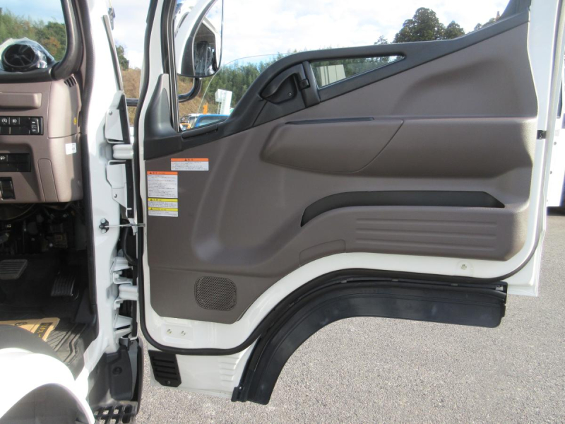 AT Wキャブ 平ボデー 垂直ゲート 積載2トン !!|中古トラックの販売・買取・査定のアイナビ