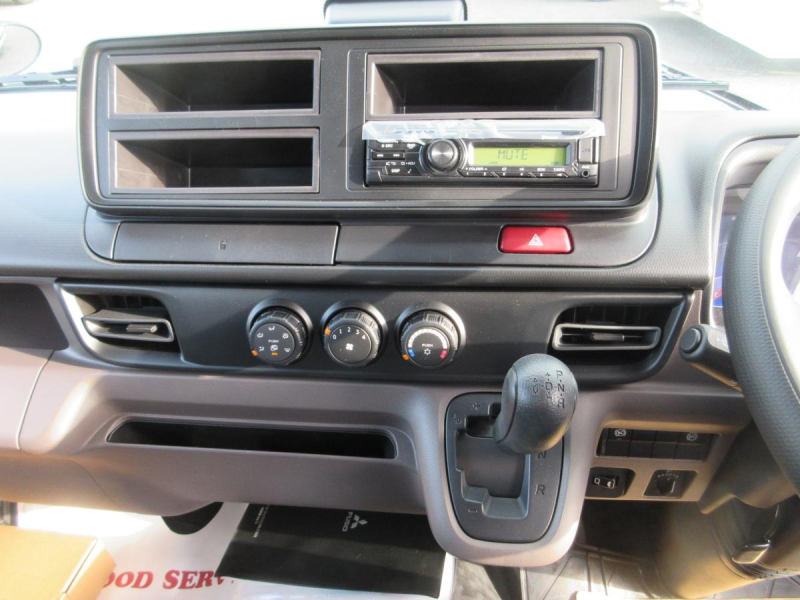 AT Wキャブ 平ボデー 垂直ゲート 積載2トン !!|中古トラックの販売・買取・査定のアイナビ