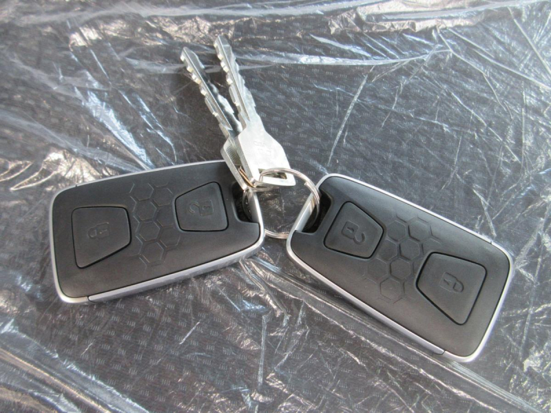 AT Wキャブ 平ボデー 垂直ゲート 積載2トン !!|中古トラックの販売・買取・査定のアイナビ