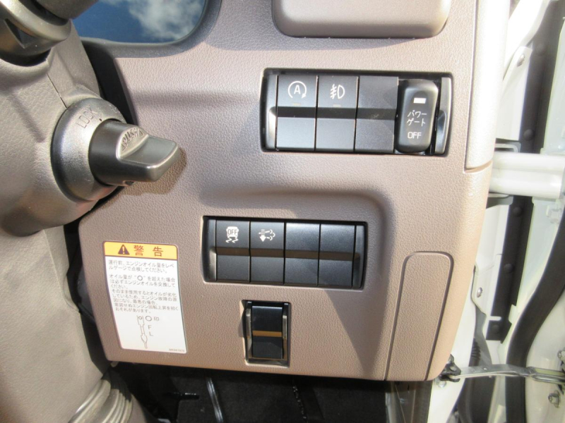 AT Wキャブ 平ボデー 垂直ゲート 積載2トン !!|中古トラックの販売・買取・査定のアイナビ