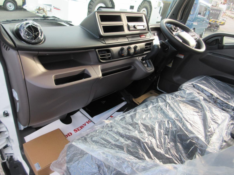 AT Wキャブ 平ボデー 垂直ゲート 積載2トン !!|中古トラックの販売・買取・査定のアイナビ