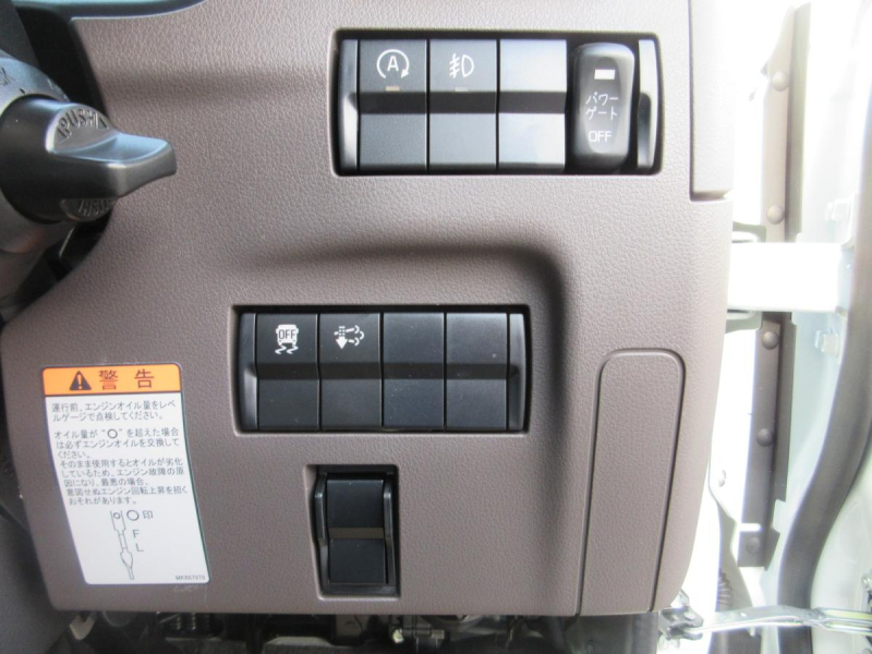 AT　積載2950kg　平ボデー　垂直ゲート　全低床　!!|中古トラックの販売・買取・査定のアイナビ