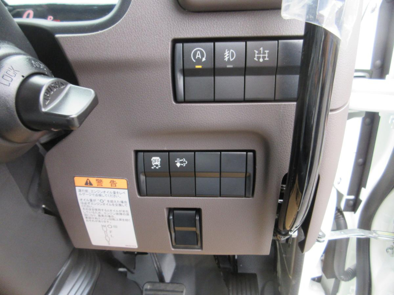 AT　強化3方開　土砂ダンプ　全低床　サイドガードアシスト|中古トラックの販売・買取・査定のアイナビ