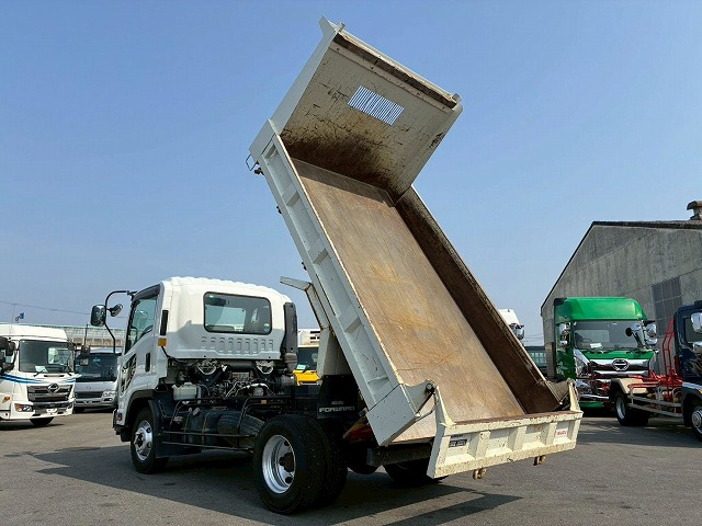 ショートキャブ/ベッドレス新明和工業190馬力6速MT|中古トラックの販売・買取・査定のアイナビ