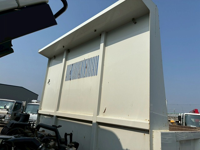 ショートキャブ/ベッドレス新明和工業190馬力6速MT|中古トラックの販売・買取・査定のアイナビ