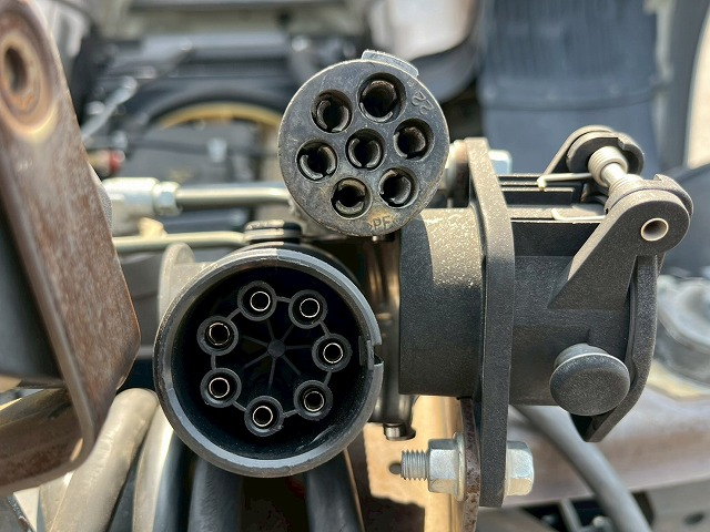 ハイルーフ★第5輪:11.5トン★428馬力★D尺★シフトパイロット|中古トラックの販売・買取・査定のアイナビ