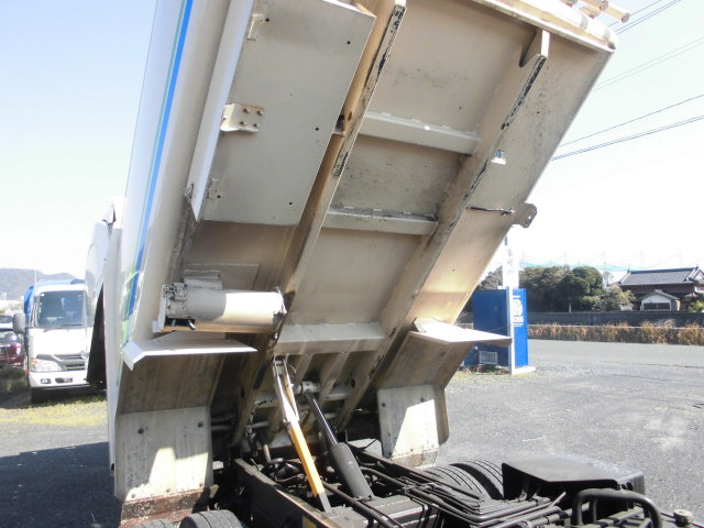 2.6tパッカー車塵芥車回転式ダンプ式新明和オートマAT|中古トラックの販売・買取・査定のアイナビ