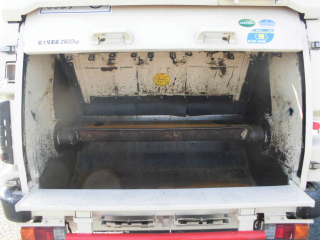 2.6tパッカー車塵芥車回転式ダンプ式新明和オートマAT|中古トラックの販売・買取・査定のアイナビ