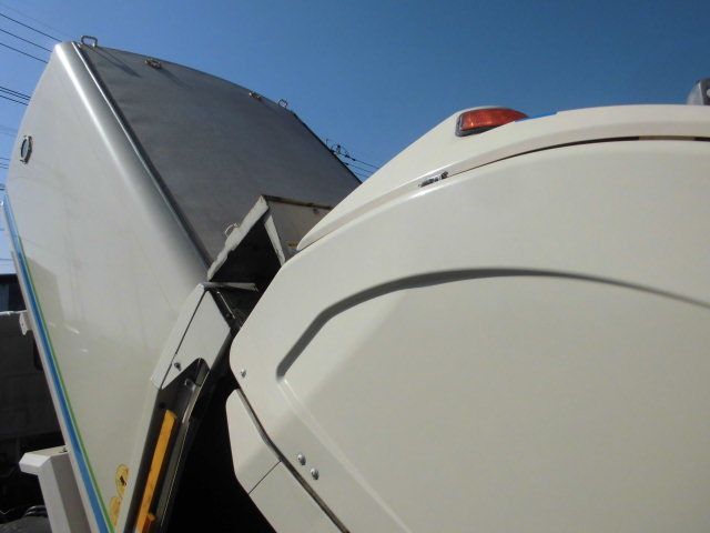 2.6tパッカー車塵芥車回転式ダンプ式新明和オートマAT|中古トラックの販売・買取・査定のアイナビ